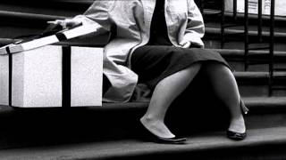 Telefone "Is Anyone There?"