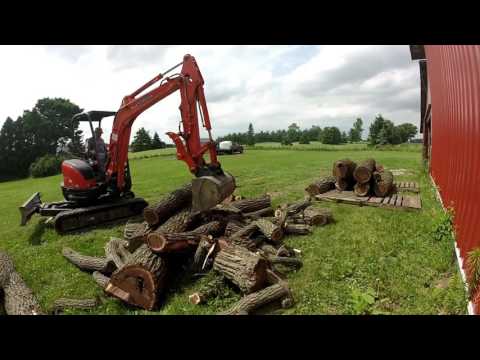 Moving logs with the Kubota mini excavator (hi-speed 10x)