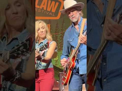 Sheryl Crow Audley Freed “Everyday Is A Winding Road”