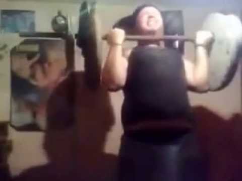 Гамена прави бицепсово сгъване със 72 кг