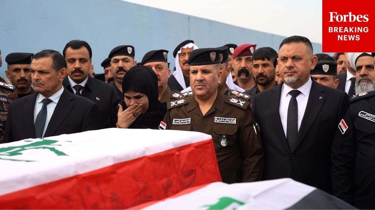 Video | Iraqi Citizens Hold Funeral For Two Police Officers Killed During Airstrike On Mosul, Iraq