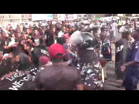 Why sierra Leone police force taking citizens right???