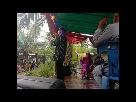 lagi di kondangan kebetulan ada artis datang||suci kdi