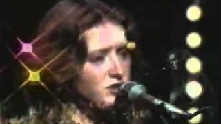 Bonnie Raitt - Angel From Montgomery (lyrics)