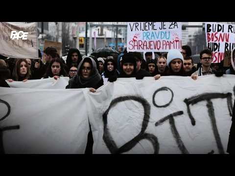 Protesti u Sarajevu:Muškarac autom pošao na policijsku blokadu, pa uhapšen:„Pusti me, ba, da prođem“