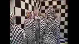 Mike Batt - Zero Zero Part 9: Conclusion and End Titles (&quot;Love Makes You Crazy:reprise&quot;)