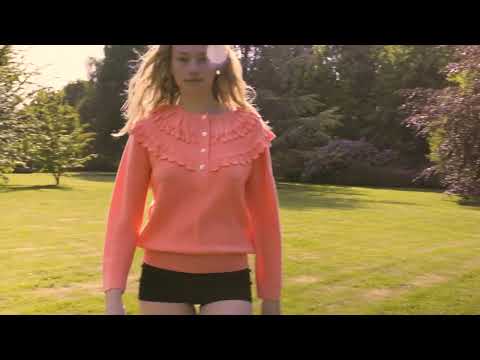 Discover the new pieces knitted by Molli. ​