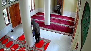 Video Detik-Detik pencurian kotak amal di siang bolong || PARAHH