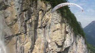 preview picture of video 'Paragliding Jungfrau Tandemflights in Lauterbrunnen & Mürren'