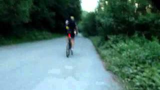 Oruzjem protiv otmicara - Na biciklu