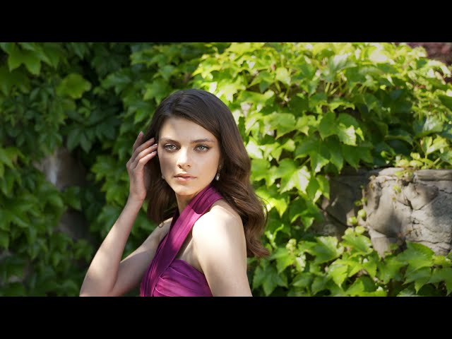 V-neck dress with ruffle skirt