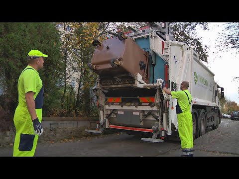 Odbiór odpadów, praca kierowcy śmieciarki