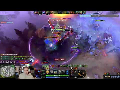 When everyone busy fighting, creeps does the job!