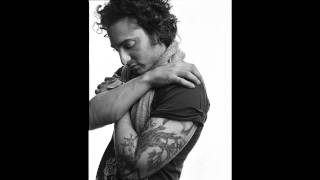 Keaton Simons covers the Beatles &quot;Black bird&quot; Hotel Cafe