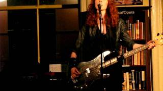 MELISSA AUF dER MAUR followed the waves HOUSING WORKS NYC May 25 2010