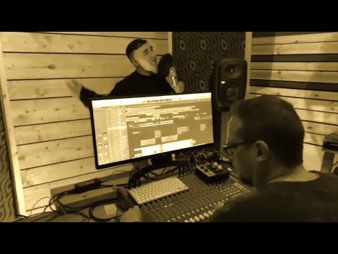 Mungo's Hi Fi & Gardna - In My Zone LIVE in the Studio