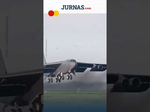 Pesawat B52 Jatuh saat Lepas Landas, Delapan Orang Tewas