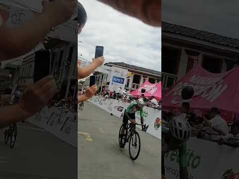 llegada de la quinta etapa de la vuelta a Colombia en bicicleta 5etapa en Belalcázar dpto de caldas