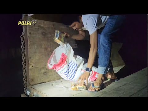 SATRESNARKOBA POLDA RIAU AMANKAN TRUK BERISI NARKOBA