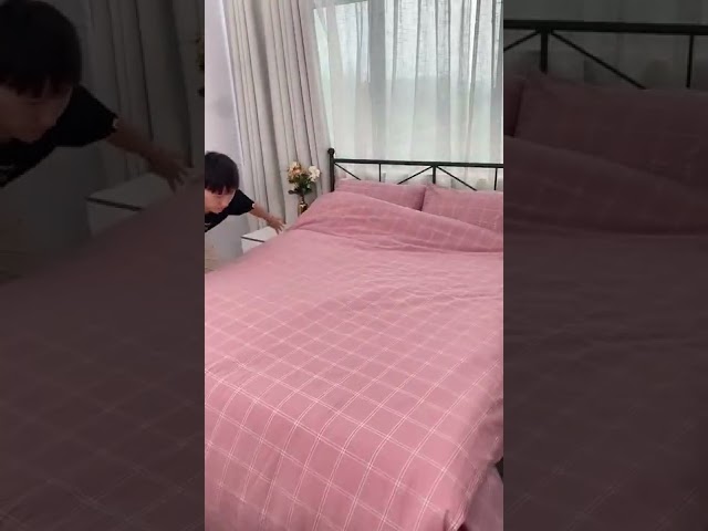 Vídeo relacionado con Jay Franco Star Wars - Juego de funda de edredón para cama individual, 100% algodón, incluye funda de almohada de 50 x 70 cm