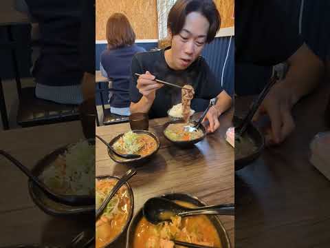 いろんな味のもつ煮が食せる行列店に来てみた。#ゴールデンレトリバー子犬 #大型犬のいる生活