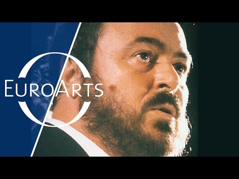 Pavarotti in China (1986)