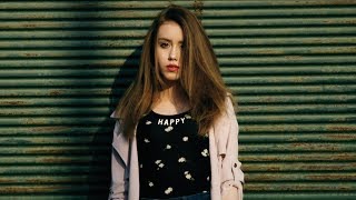 Naty Hrychová – Píseň z klišé (Official music video) Naty Hrychová – Píseň z klišé (Official music video)