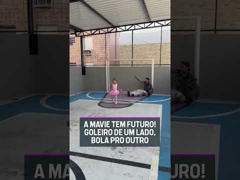 A MAVIE TEM FUTURO NO FUTEBOL, TÁ? DESLOCOU O GOLEIRO NEYMAR KKKKK #shorts