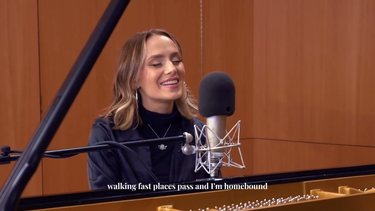 Promotional video thumbnail 1 for Chloe Bee- singing pianist