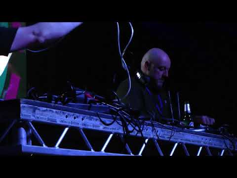 Old Skool Widnes - Tony Carlisle spinning the wheels