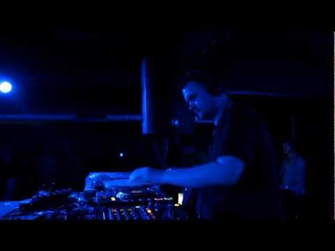 Be Massive vs. Ninjabreakz pres. HEDFLUX (live)