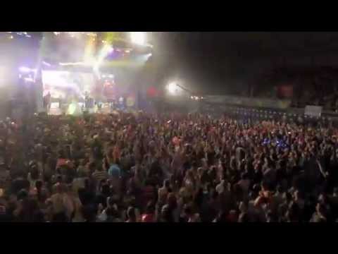 Los Ajenos Feat. Martin Machore - Loco (En Vivo) [Video Oficial]