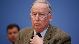 German far-right leader Alexander Gauland's clothes stolen while he swims in lake video