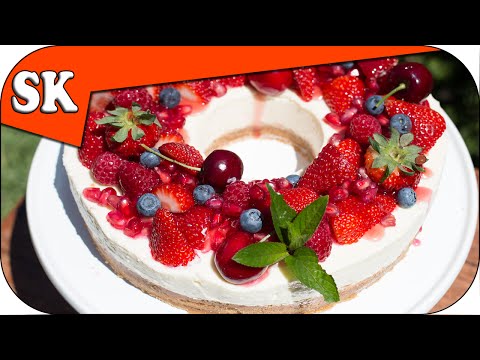 BERRY CHRISTMAS CHEESECAKE - With Spice Base