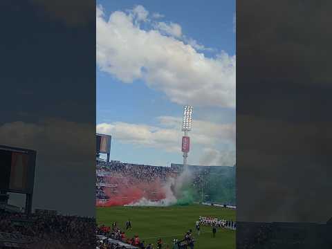 "ASI FUE EL RECIBIMIENTO DE LA GENTE DE VÉLEZ" Barra: La Pandilla de Liniers &bull; Club: Vélez Sarsfield