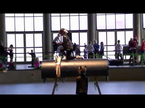 Xenia und Alina - Holzpferd - RDB 19.03.2011