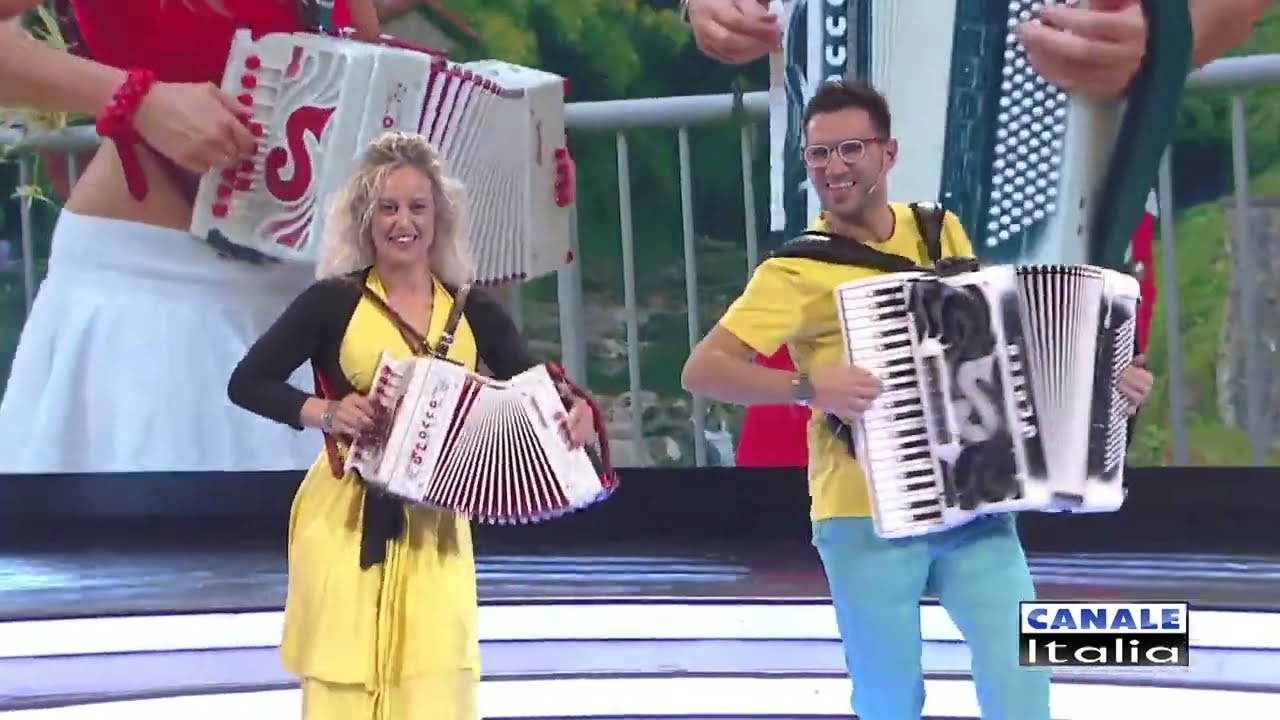 Veila & Giuseppe Spinelli "LA NOSTRA TARANTELLA" Canale Italia SPECIALE FARFALLINA Cantando Ballando
