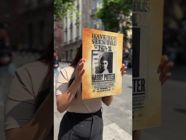 Vídeo relacionado con 3D LiveLife Lenticular Cuadros Decoración - Dientes de sable de Deluxebase. Poster 3D sin marco de jurásico. Obra de arte original con licencia del reconocido artista, Jerry LoFaro
