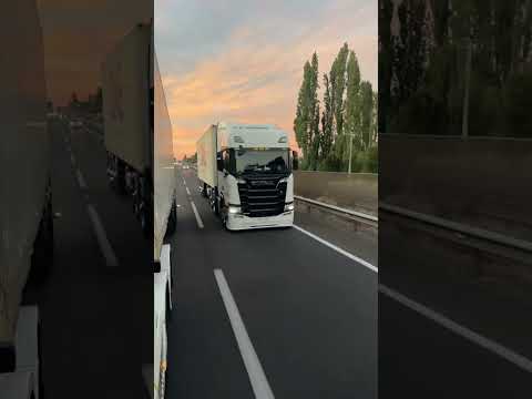 PARECE CENA DE FILME! 🎥 O caminhão mais qualificado que você vai ver hoje.  #caminhao #chofermoral