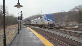 preview picture of video 'Amtrak's Capitol Limited Rolls Past Point of Rocks Station'