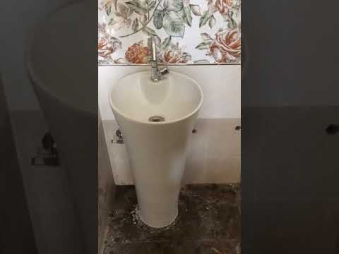 Ceramic pedestal wash basin