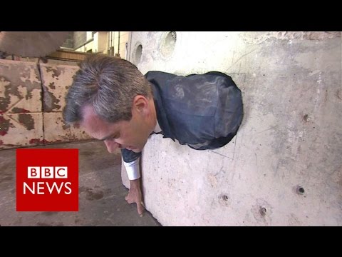 BBC man stuck trying Hatton Gardens vault hole - BBC News