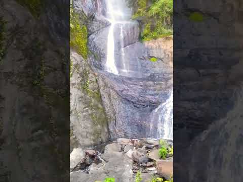 hermosa cascada en turtur coper en Boyacá Colombia.