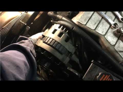 como cambiar un alternador\"1994 pontiac sunbird 3.1\"