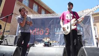 Carolina Durante (Warm Up) - El himno titular