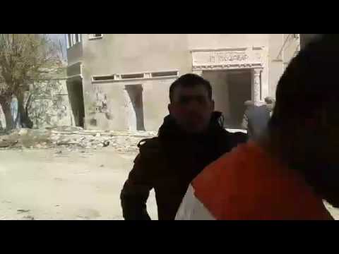 مقابلة مع أبو علي قائد كتيبة عمر الفاروق أثناء إزالة الركام من مدينة مورك جراء القصف العشوائي