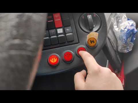 "Ich muss raus" ... Probleme mit der hinteren dritten Tür im Gelenkbus 🚌