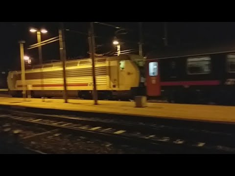 E402b 137,transito treno Intercity notte in una fredda serata con pioggia e nevischio,Ronco Scrivia