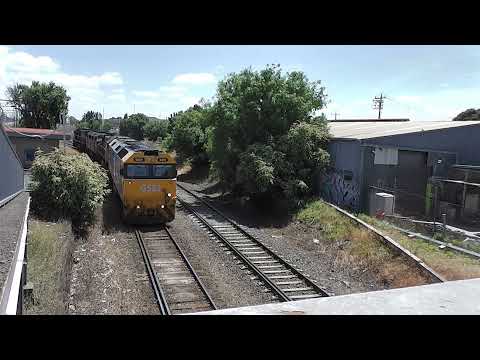 Pacific National four locomotive grain train at Sunshine
