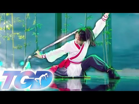 This magnificent sword dance from FANG YANG FEI stuns the audience! | TGD China | Live Shows Week 9